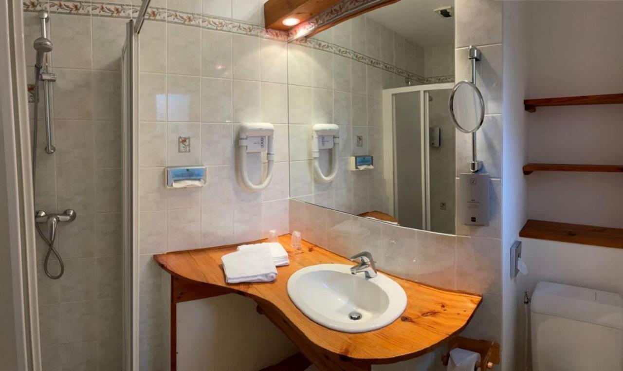 Hotel De Bourgogne Сольё Экстерьер фото
