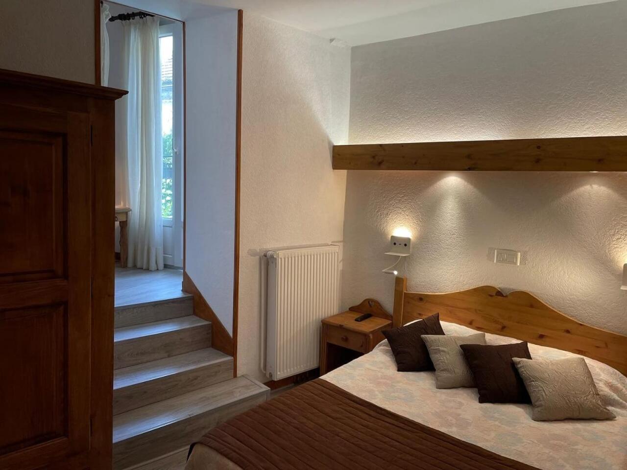 Hotel De Bourgogne Сольё Экстерьер фото